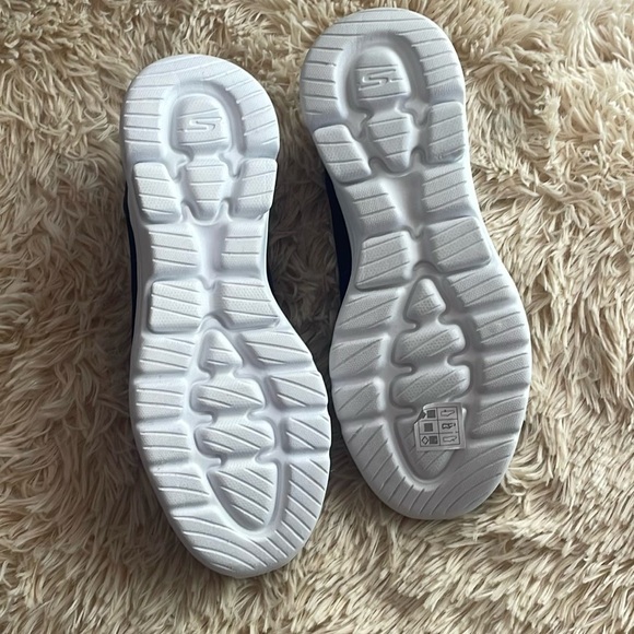 Ladies Slip on Shoes - Picture 4 of 4